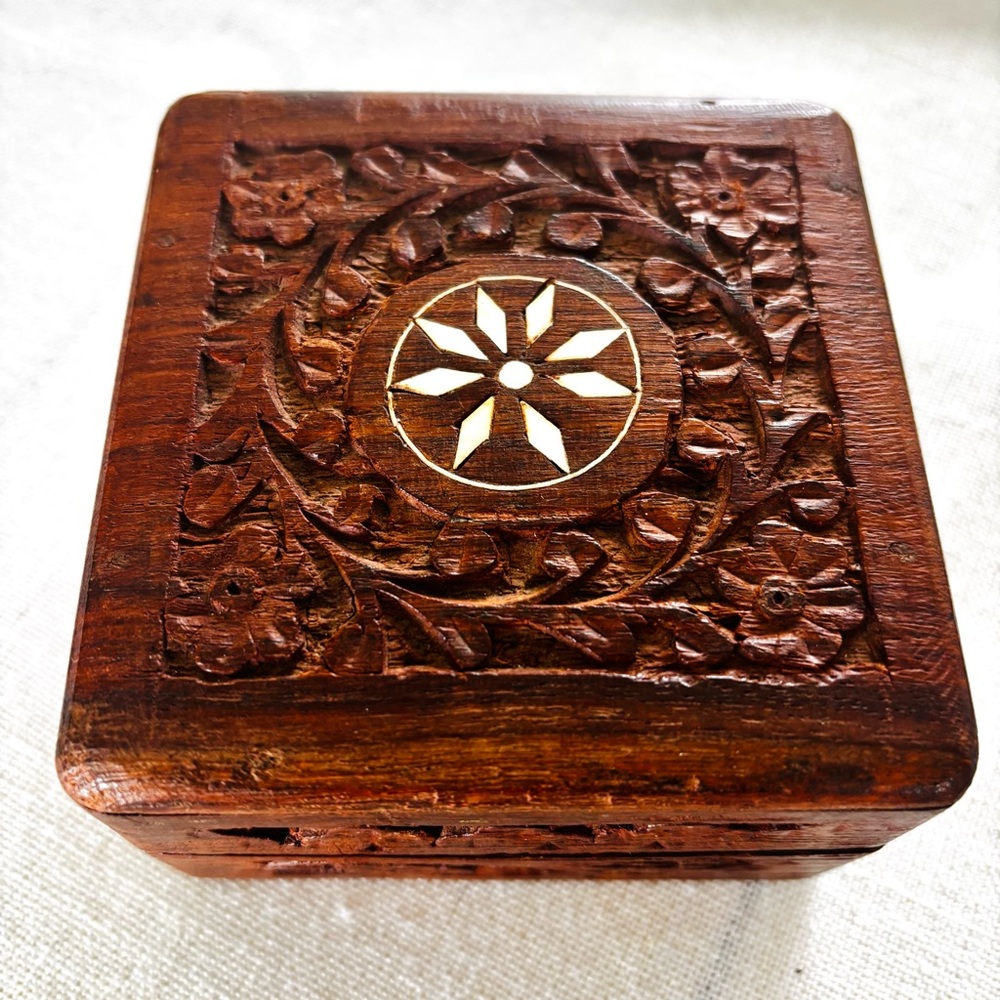 Vintage Hand Carved Intricate Indian Trinket Hinged Dark Wood Box Inlaid 4x4x2.5